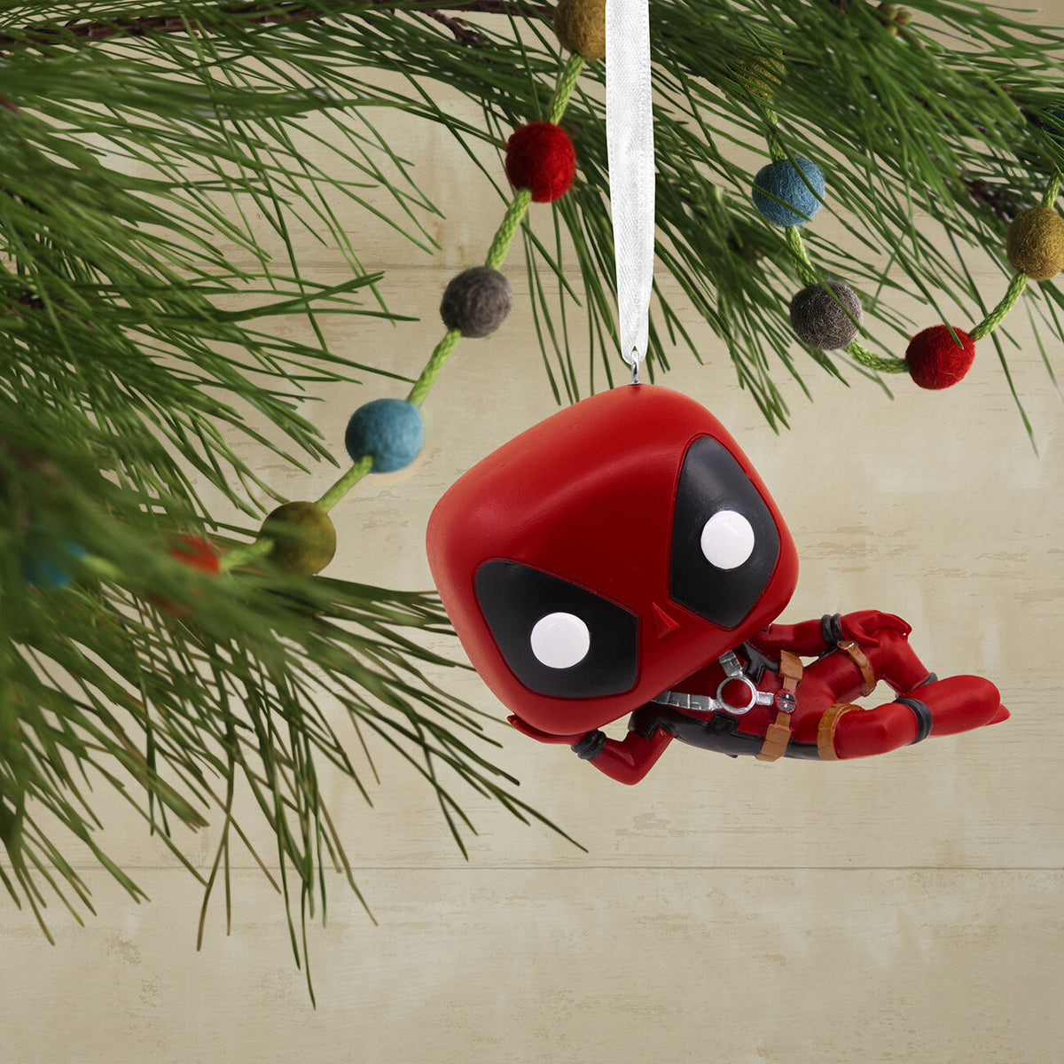Deadpool Lounging Ornament - US 9310